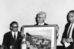Foto Sabin Albert Bruce omaggiato con un quadro di Cristina